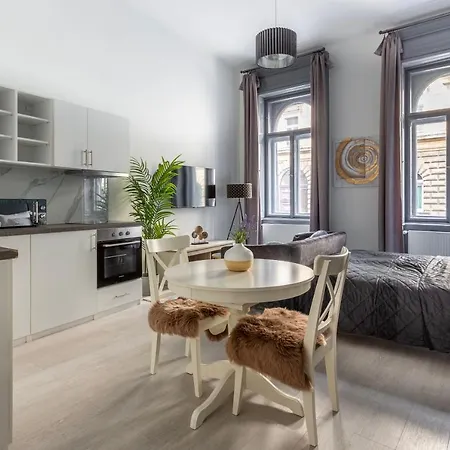Lh Gallery Apartment *