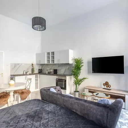 Lh Gallery Apartment